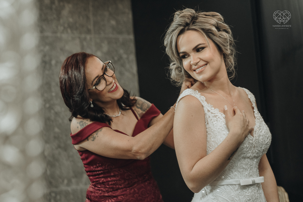 casamento classico em Santos making of na casa 67 por Raul Gama noiva veste santos maison igreja do valongo e festa no espaço plataforma com banda feel good e luanda Lu Pallaroni