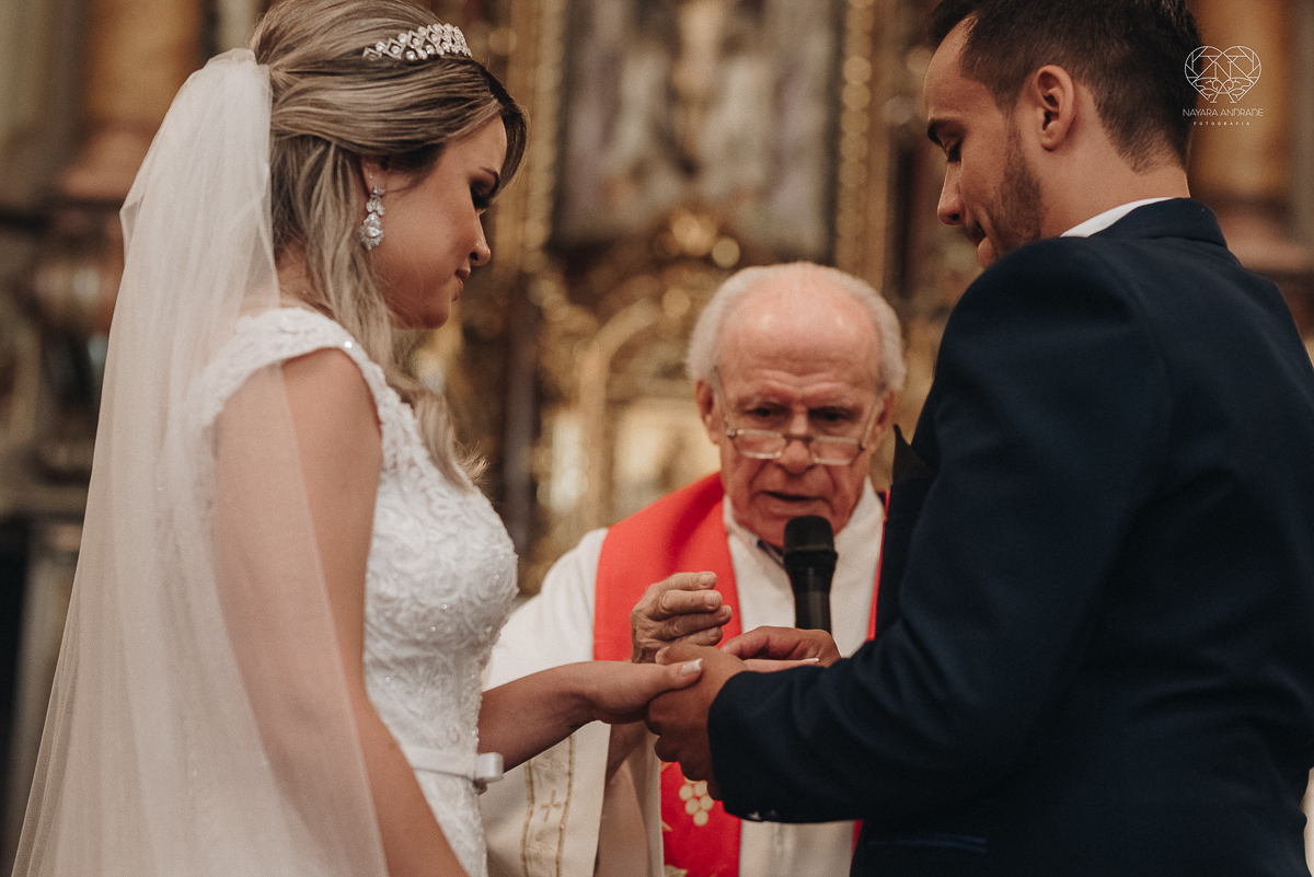 casamento classico em Santos making of na casa 67 por Raul Gama noiva veste santos maison igreja do valongo e festa no espaço plataforma com banda feel good e luanda Lu Pallaroni