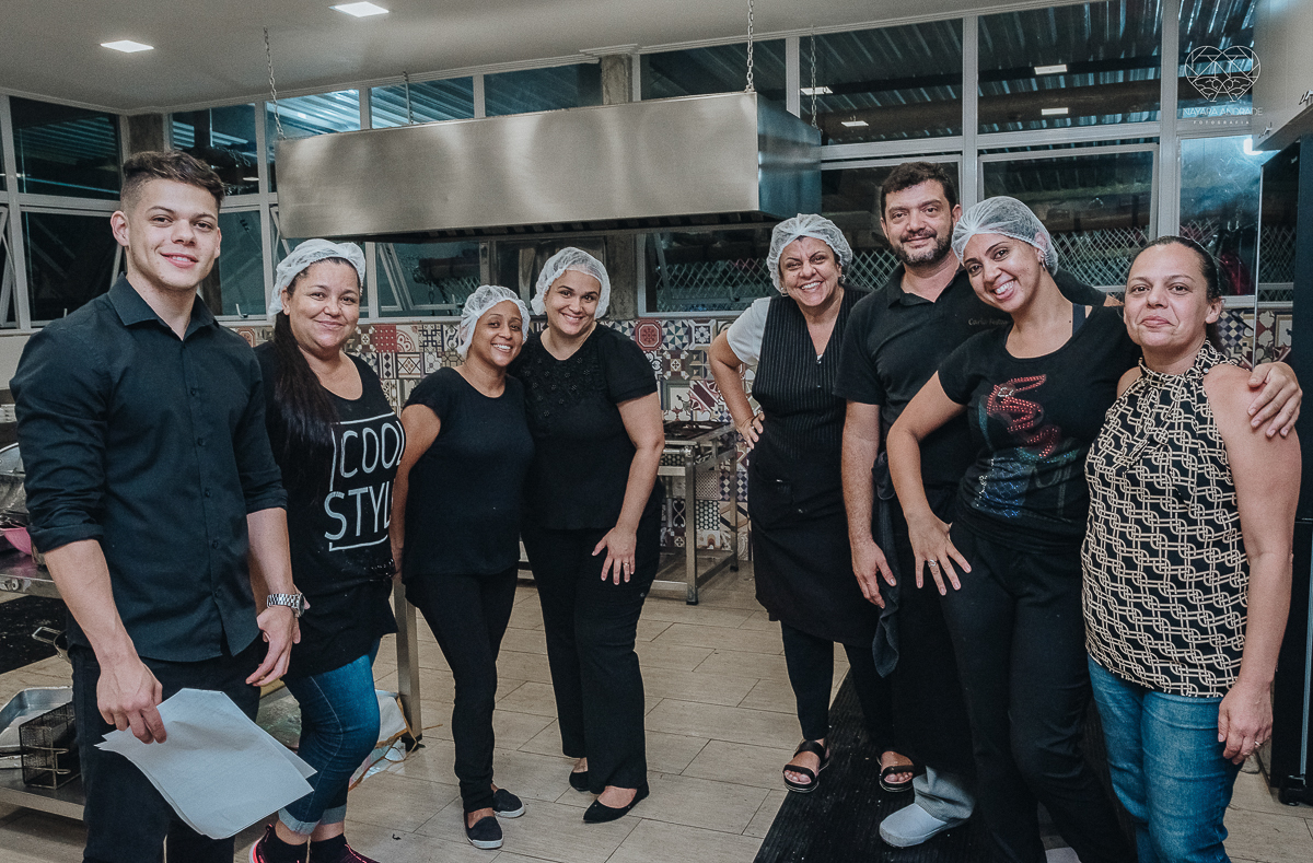 casamento classico em Santos making of na casa 67 por Raul Gama noiva veste santos maison igreja do valongo e festa no espaço plataforma com banda feel good e luanda Lu Pallaroni