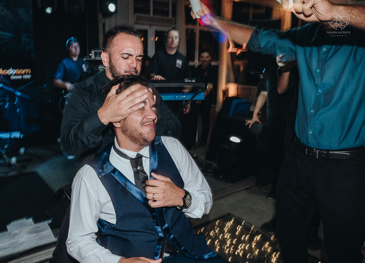 casamento classico em Santos making of na casa 67 por Raul Gama noiva veste santos maison igreja do valongo e festa no espaço plataforma com banda feel good e luanda Lu Pallaroni