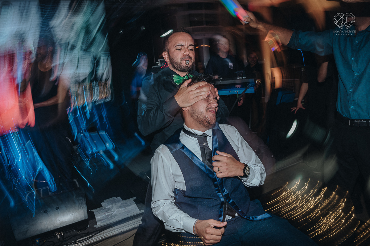 casamento classico em Santos making of na casa 67 por Raul Gama noiva veste santos maison igreja do valongo e festa no espaço plataforma com banda feel good e luanda Lu Pallaroni