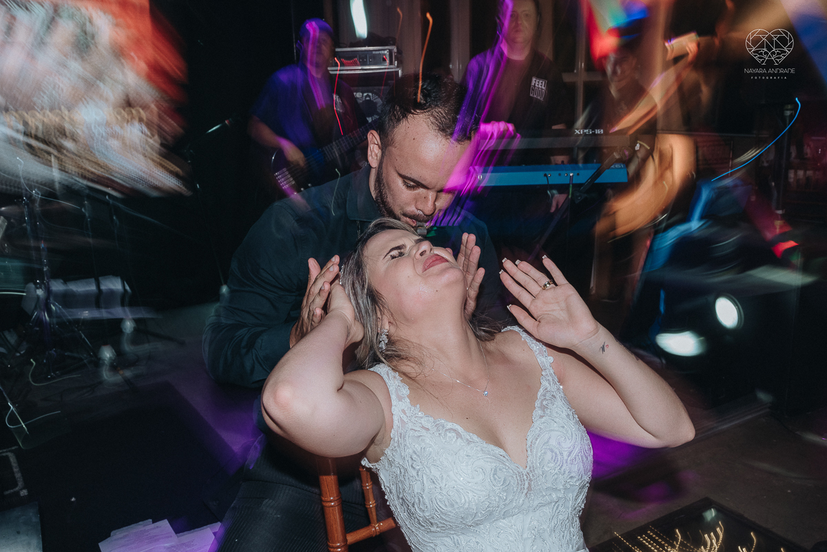 casamento classico em Santos making of na casa 67 por Raul Gama noiva veste santos maison igreja do valongo e festa no espaço plataforma com banda feel good e luanda Lu Pallaroni