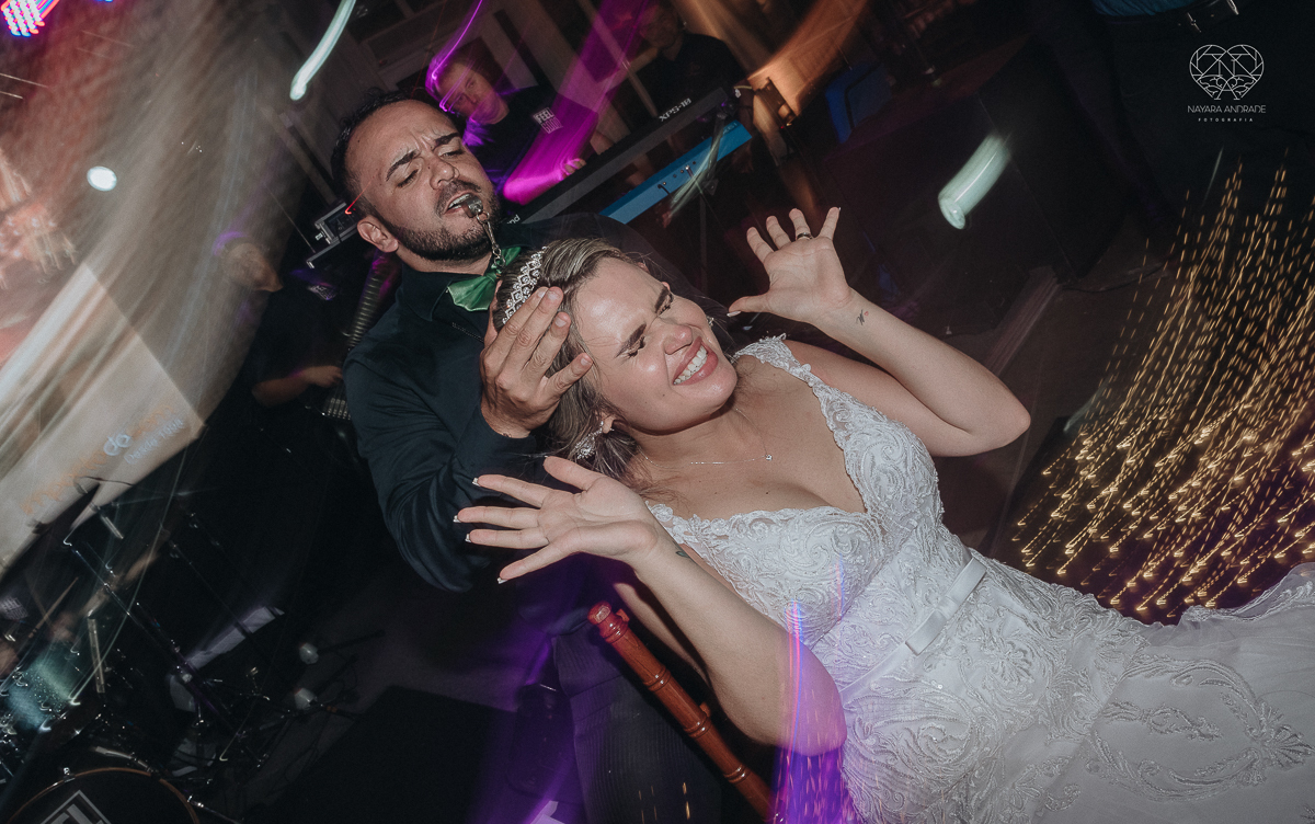 casamento classico em Santos making of na casa 67 por Raul Gama noiva veste santos maison igreja do valongo e festa no espaço plataforma com banda feel good e luanda Lu Pallaroni