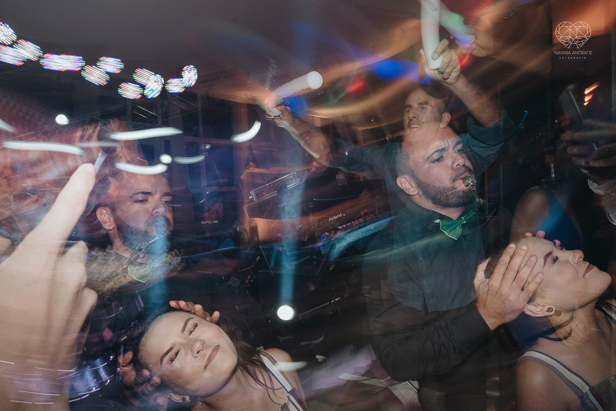 casamento classico em Santos making of na casa 67 por Raul Gama noiva veste santos maison igreja do valongo e festa no espaço plataforma com banda feel good e luanda Lu Pallaroni