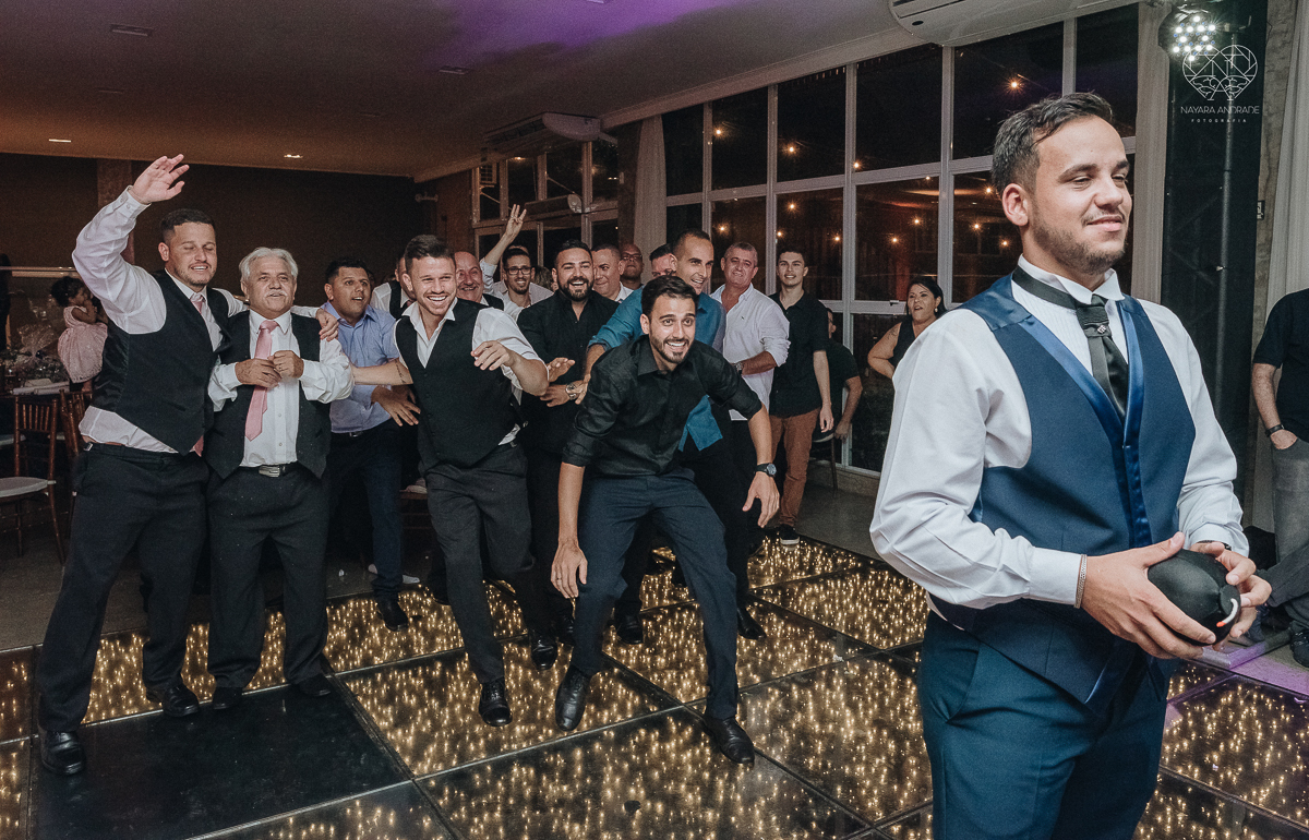 casamento classico em Santos making of na casa 67 por Raul Gama noiva veste santos maison igreja do valongo e festa no espaço plataforma com banda feel good e luanda Lu Pallaroni