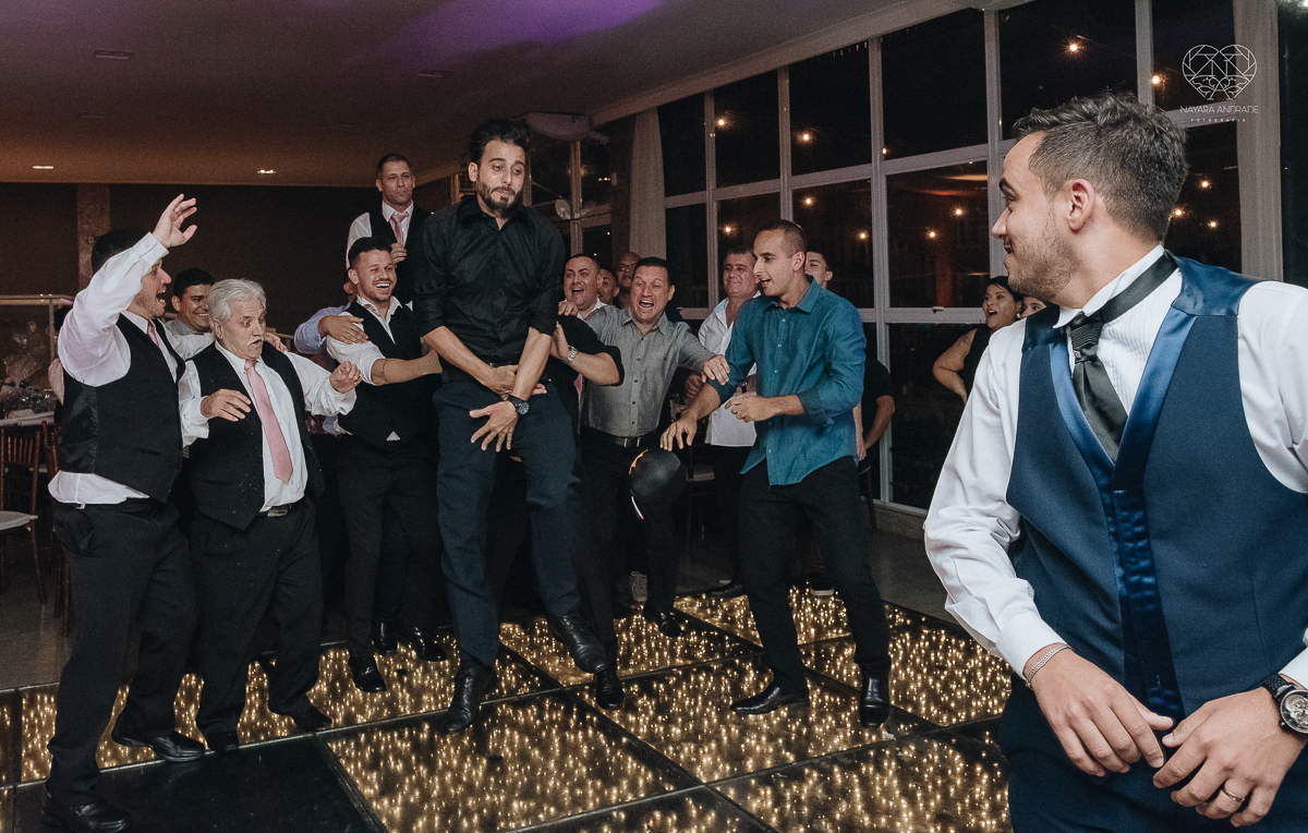 casamento classico em Santos making of na casa 67 por Raul Gama noiva veste santos maison igreja do valongo e festa no espaço plataforma com banda feel good e luanda Lu Pallaroni