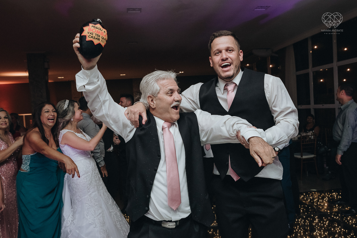 casamento classico em Santos making of na casa 67 por Raul Gama noiva veste santos maison igreja do valongo e festa no espaço plataforma com banda feel good e luanda Lu Pallaroni