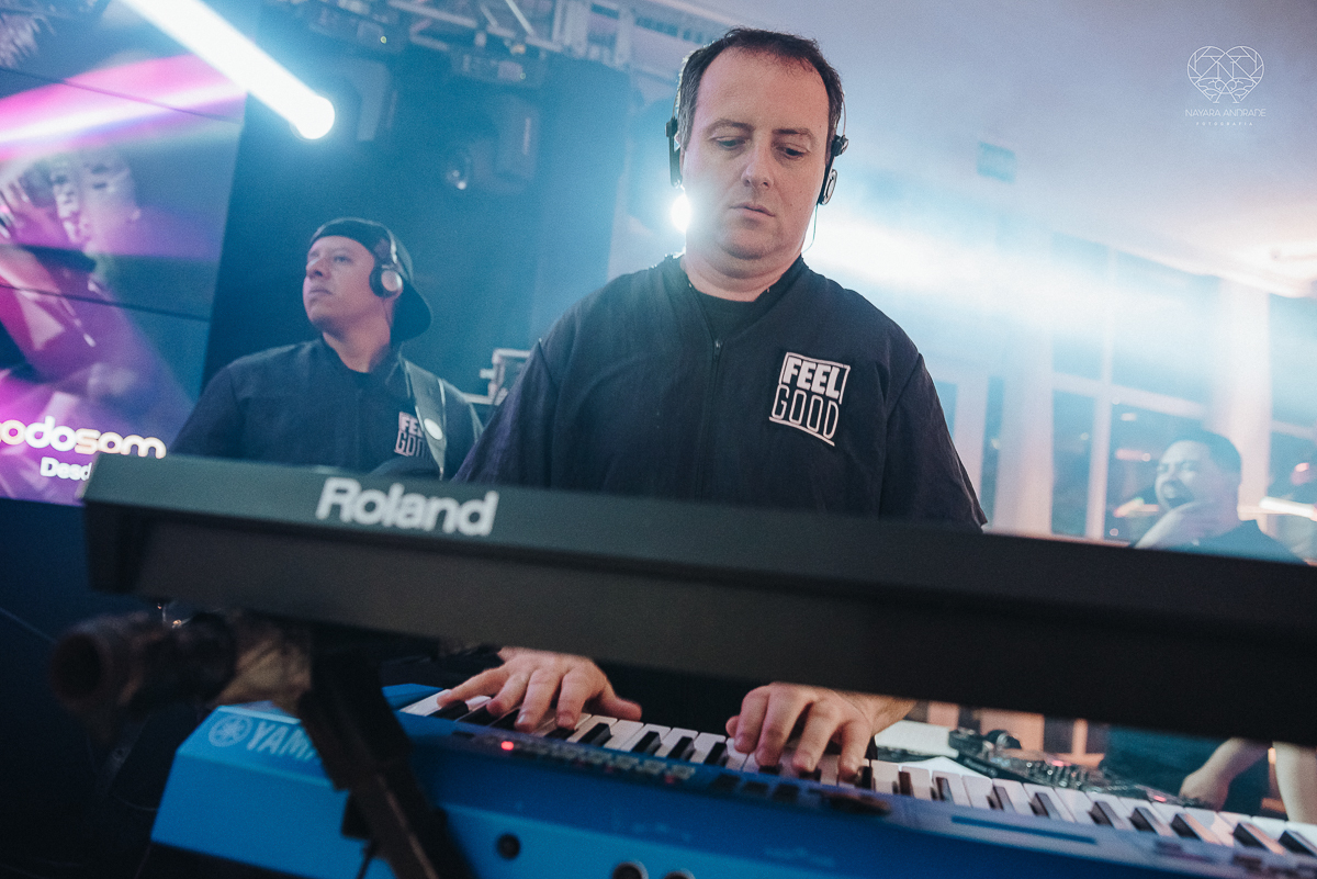 casamento classico em Santos making of na casa 67 por Raul Gama noiva veste santos maison igreja do valongo e festa no espaço plataforma com banda feel good e luanda Lu Pallaroni