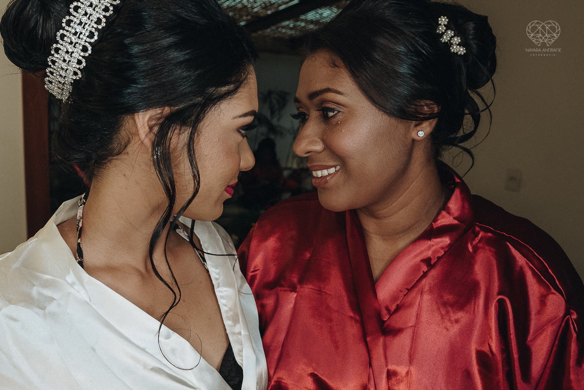 casamento rustico feito no sitio portal da serra em mogi das cruzes de dia ao ar livre com passarela espelhada fotografa premiada Nayara Andrade de Santos