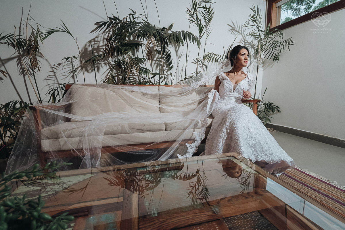 casamento rustico feito no sitio portal da serra em mogi das cruzes de dia ao ar livre com passarela espelhada fotografa premiada Nayara Andrade de Santos