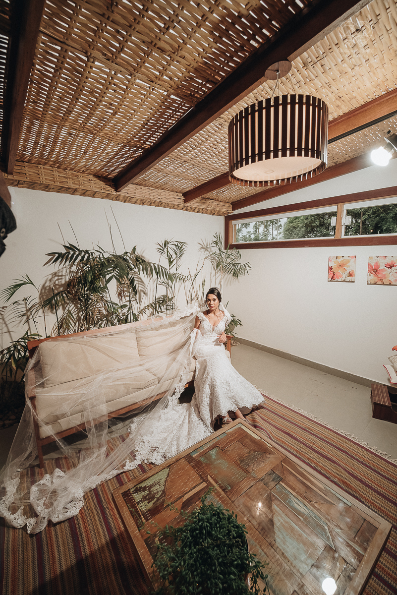 casamento rustico feito no sitio portal da serra em mogi das cruzes de dia ao ar livre com passarela espelhada fotografa premiada Nayara Andrade de Santos