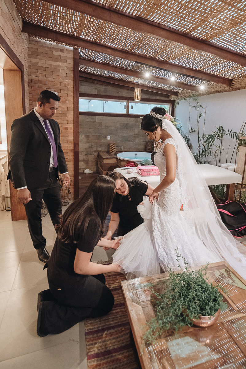 casamento rustico feito no sitio portal da serra em mogi das cruzes de dia ao ar livre com passarela espelhada fotografa premiada Nayara Andrade de Santos