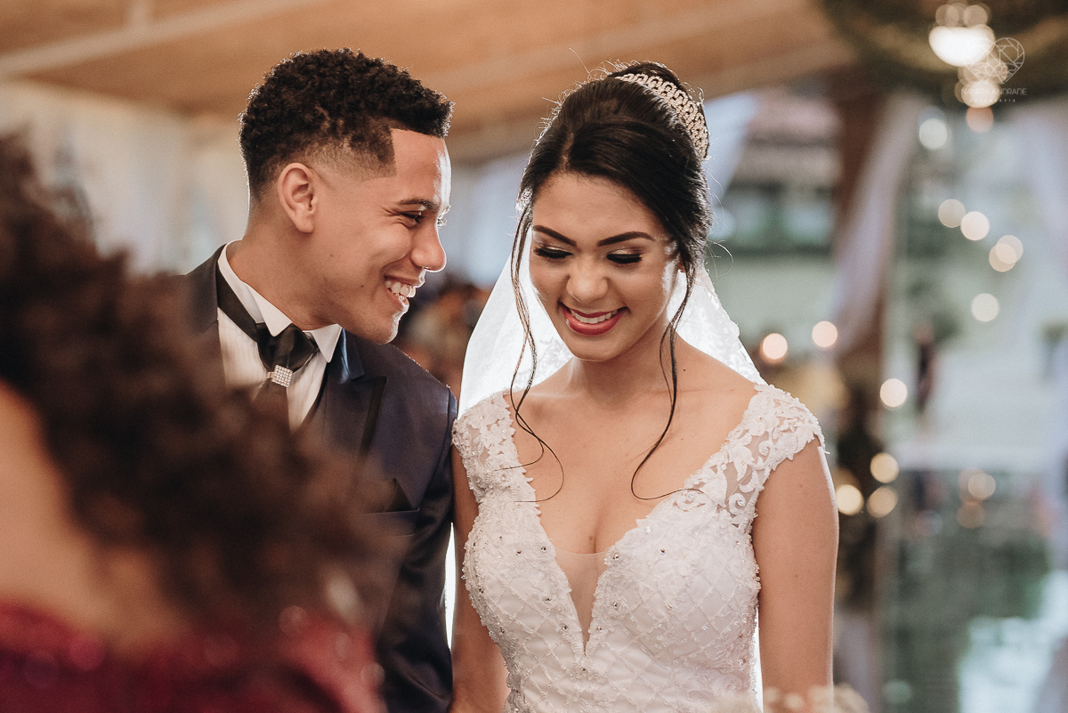 casamento rustico feito no sitio portal da serra em mogi das cruzes de dia ao ar livre com passarela espelhada fotografa premiada Nayara Andrade de Santos