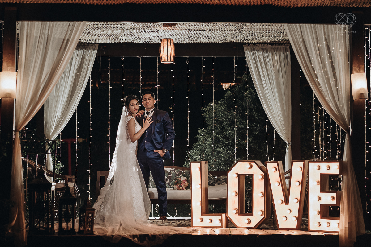 casamento rustico feito no sitio portal da serra em mogi das cruzes de dia ao ar livre com passarela espelhada fotografa premiada Nayara Andrade de Santos