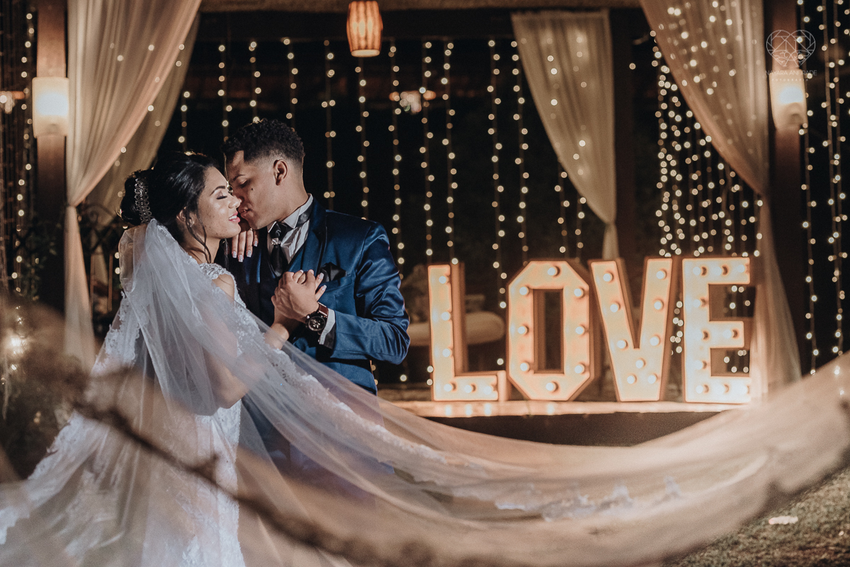 casamento rustico feito no sitio portal da serra em mogi das cruzes de dia ao ar livre com passarela espelhada fotografa premiada Nayara Andrade de Santos