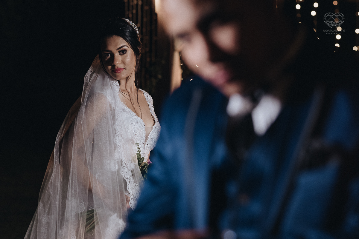 casamento rustico feito no sitio portal da serra em mogi das cruzes de dia ao ar livre com passarela espelhada fotografa premiada Nayara Andrade de Santos