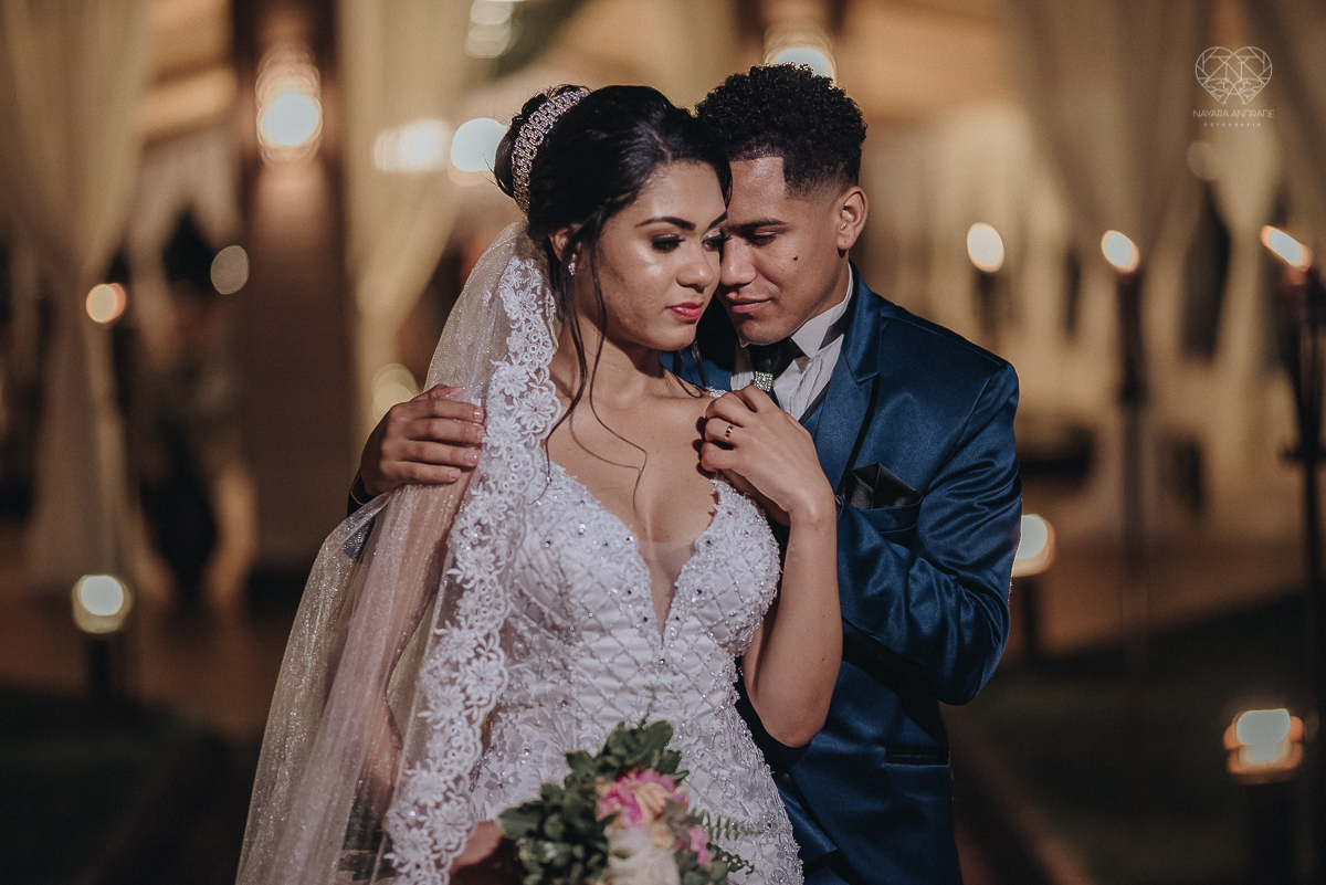 casamento rustico feito no sitio portal da serra em mogi das cruzes de dia ao ar livre com passarela espelhada fotografa premiada Nayara Andrade de Santos