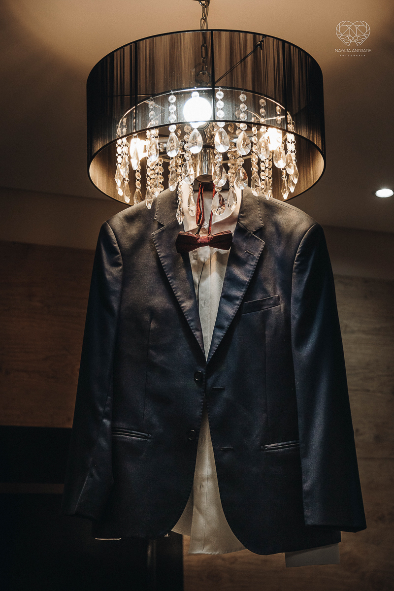 Making of de noiva artistico feito em quarto de hotel com maquiagem e penteado fotografado pela fotografa premiada nayara andrade em santos litoral de sao paulo