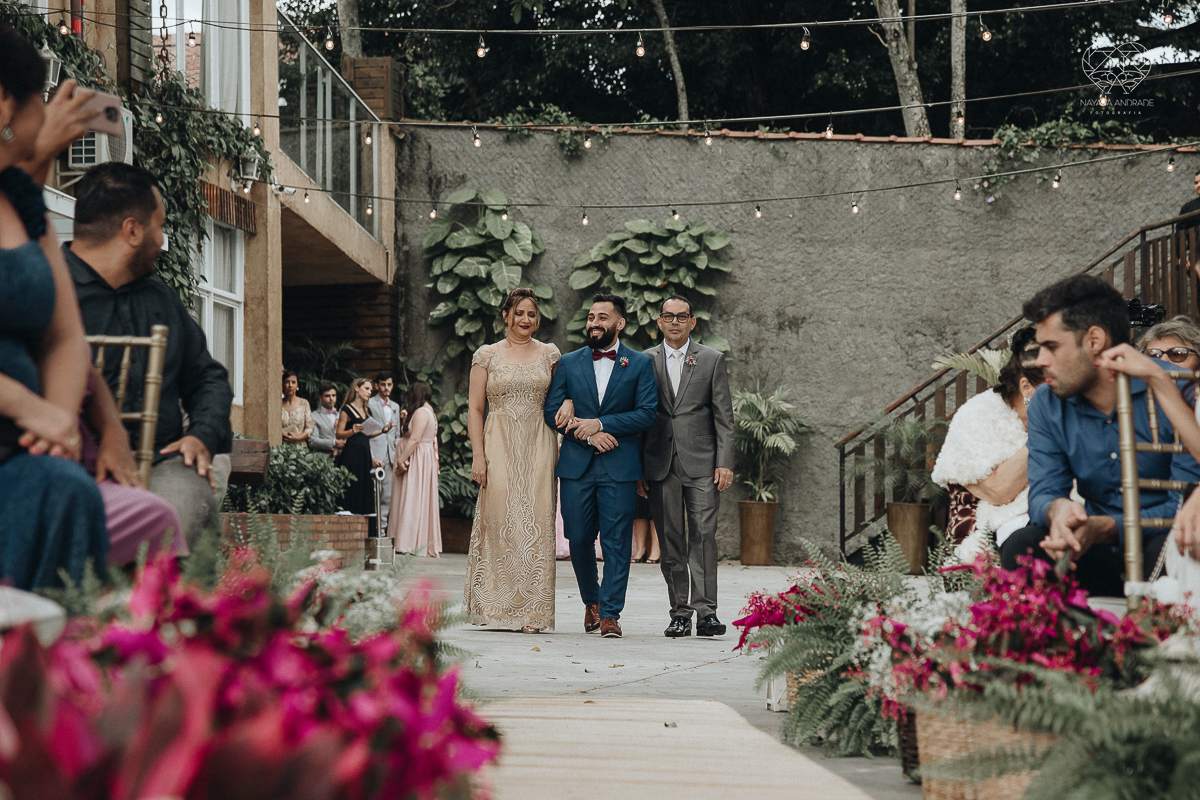cerimonia de casamento ao ar livre com lindo por do sol no espaço plataforma em sao vicente santos no ilha porchat