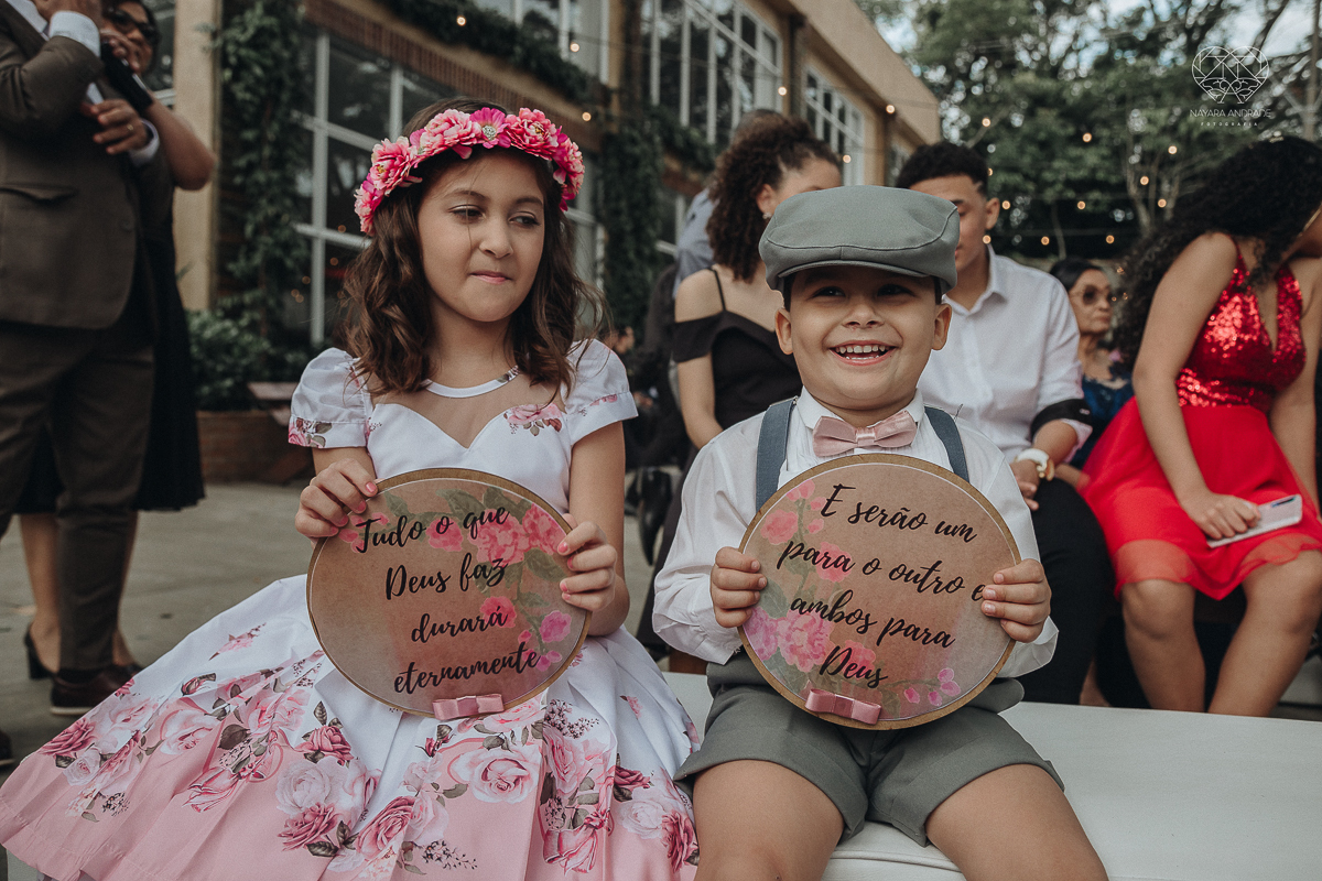 cerimonia de casamento ao ar livre com lindo por do sol no espaço plataforma em sao vicente santos no ilha porchat