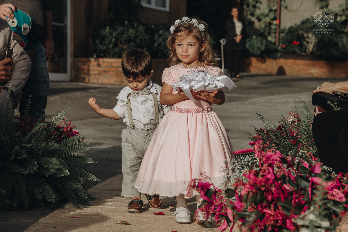 cerimonia de casamento ao ar livre com lindo por do sol no espaço plataforma em sao vicente santos no ilha porchat