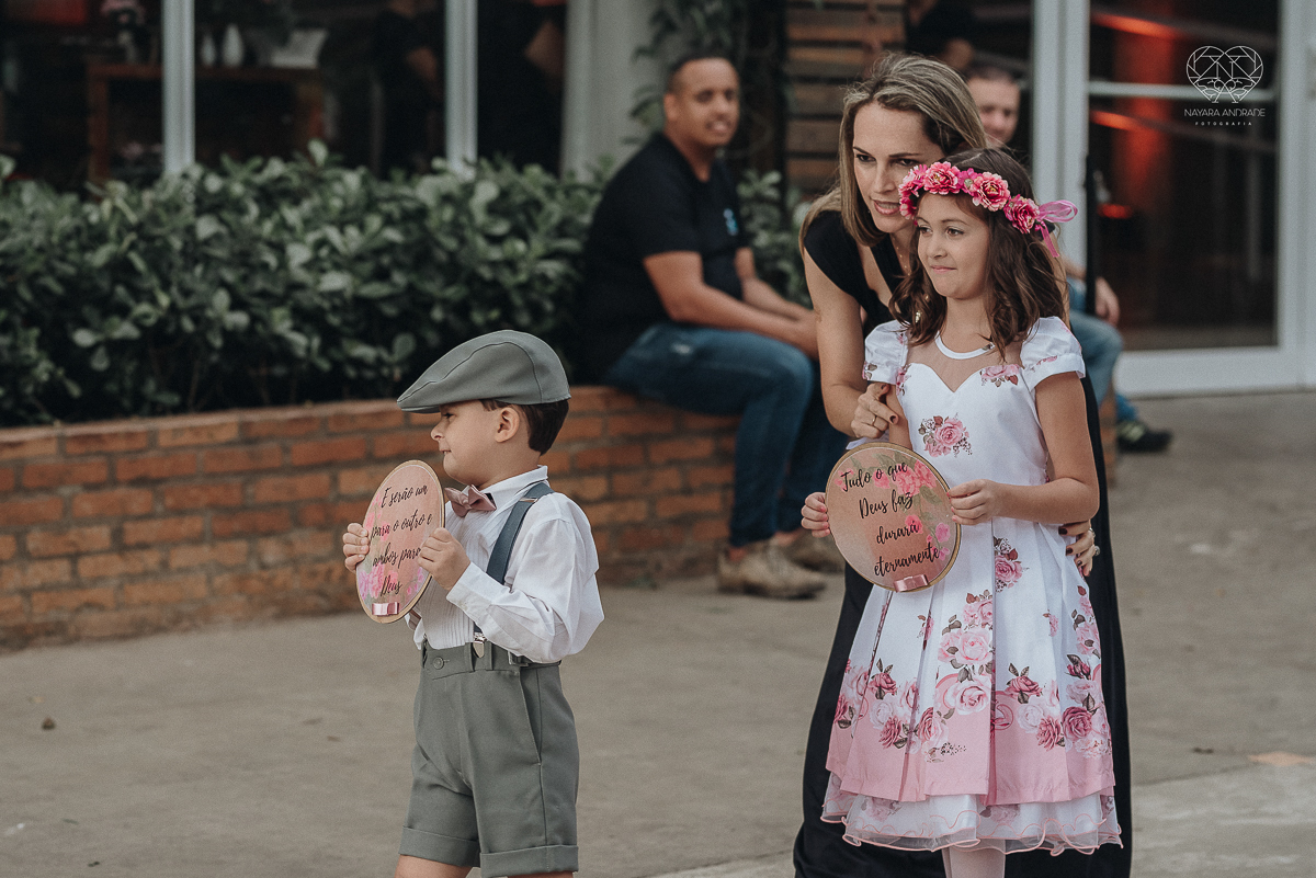 cerimonia de casamento ao ar livre com lindo por do sol no espaço plataforma em sao vicente santos no ilha porchat