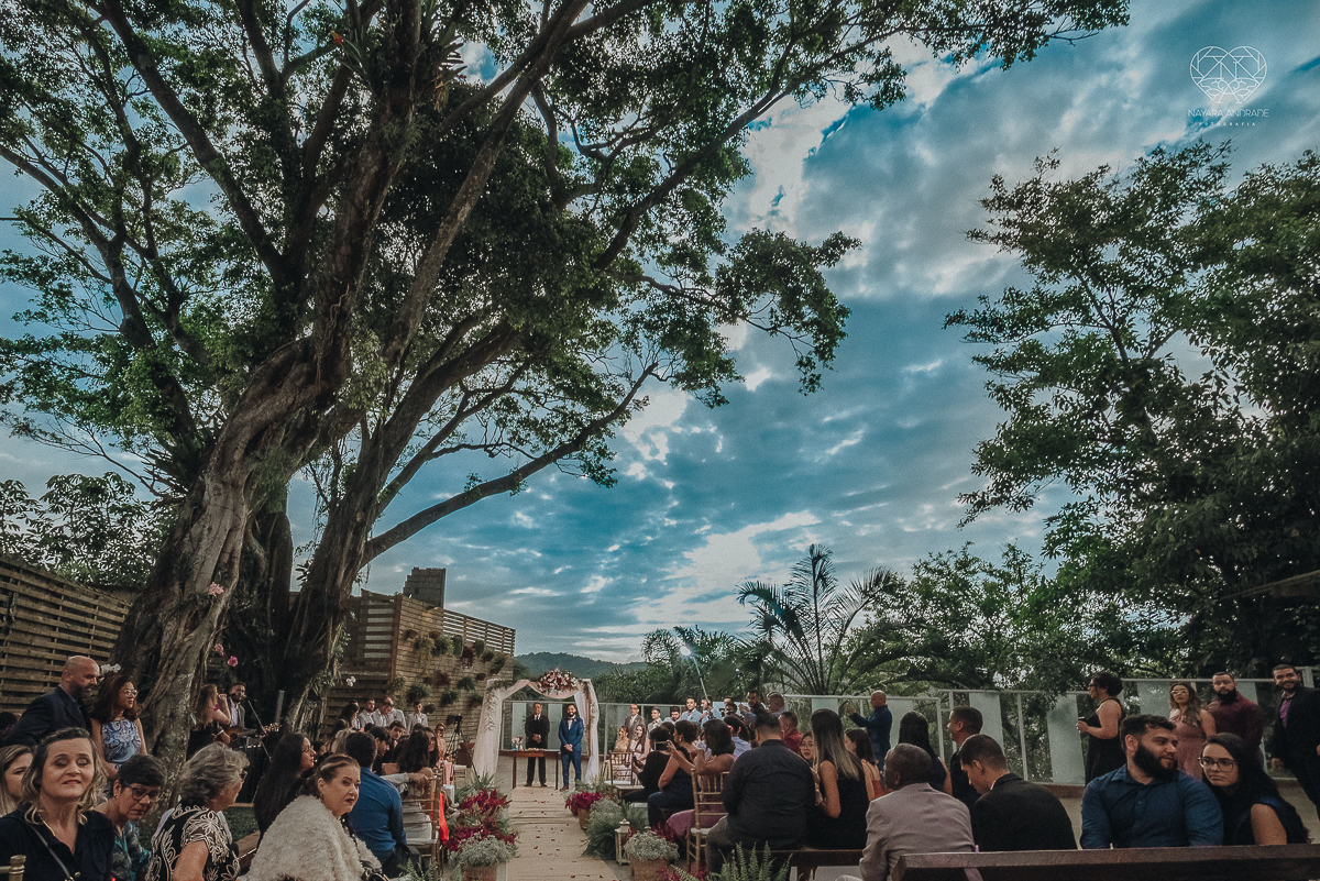 cerimonia de casamento ao ar livre com lindo por do sol no espaço plataforma em sao vicente santos no ilha porchat