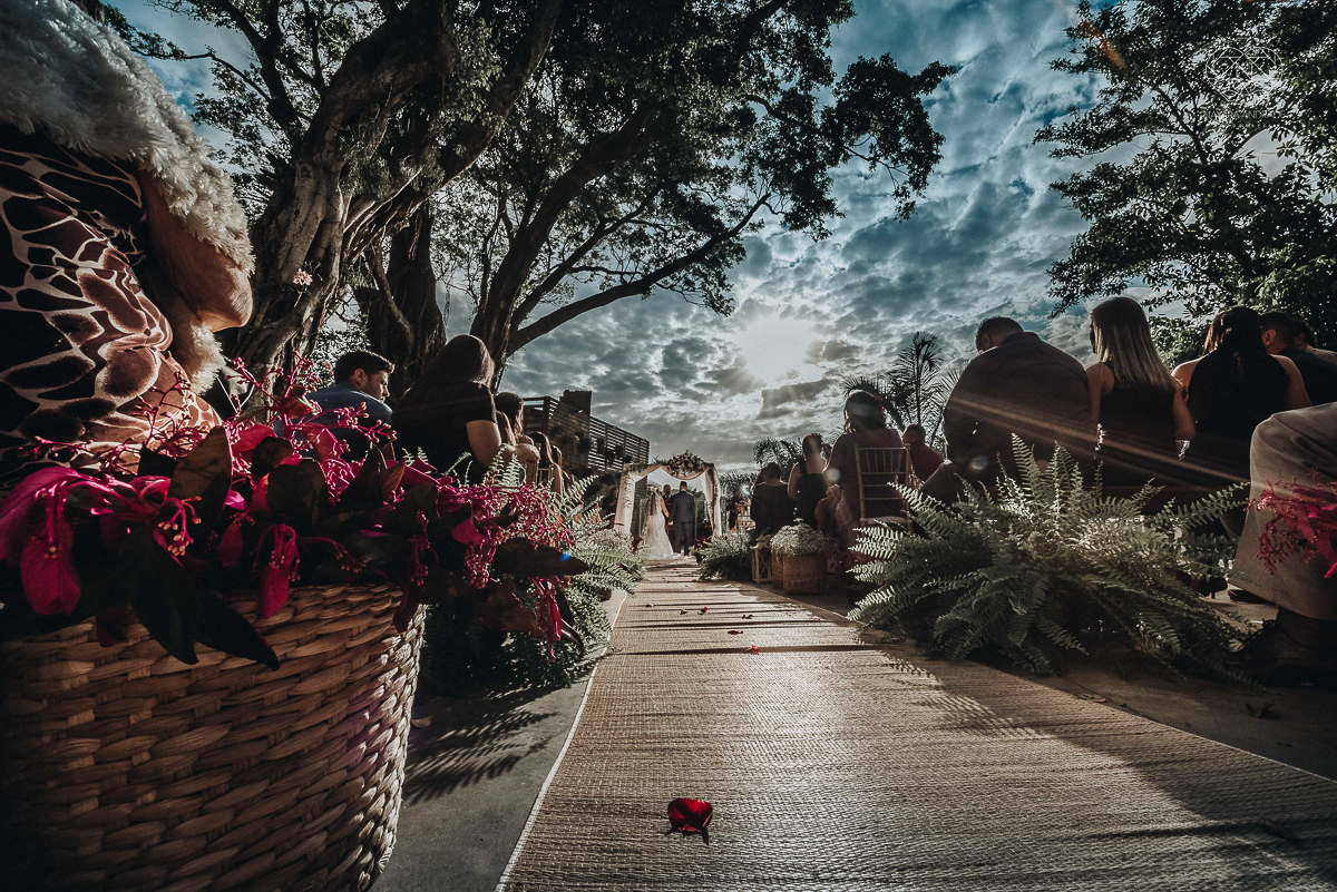 cerimonia de casamento ao ar livre com lindo por do sol no espaço plataforma em sao vicente santos no ilha porchat