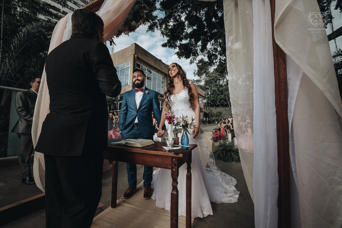 cerimonia de casamento ao ar livre com lindo por do sol no espaço plataforma em sao vicente santos no ilha porchat