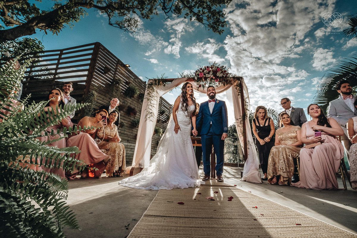 cerimonia de casamento ao ar livre com lindo por do sol no espaço plataforma em sao vicente santos no ilha porchat