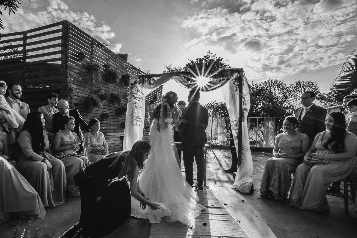 cerimonia de casamento ao ar livre com lindo por do sol no espaço plataforma em sao vicente santos no ilha porchat