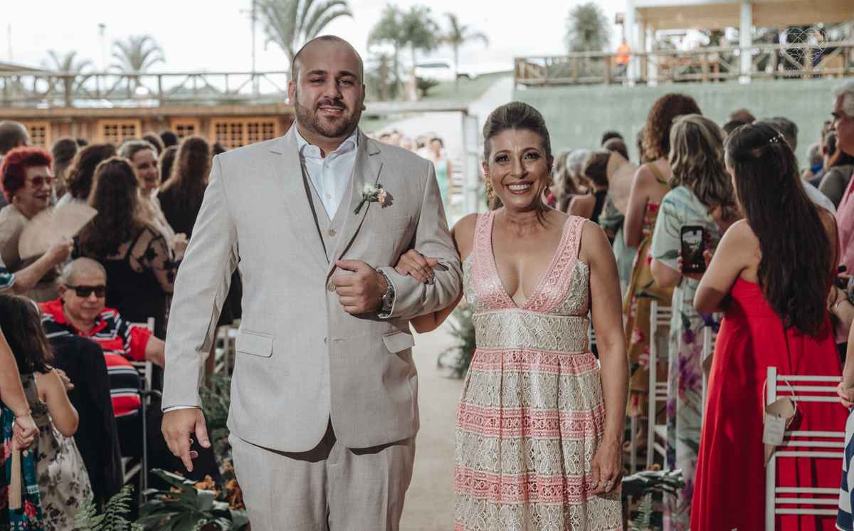 making of de noiva casamento rustico de dia em santa isabel sao paulo fotografado por nayara andrade fotografia fotografa premiada noiva com vestido liso branco e decoracao rustica noiva com madrinhas em fotos posadas para o dia do casamento 