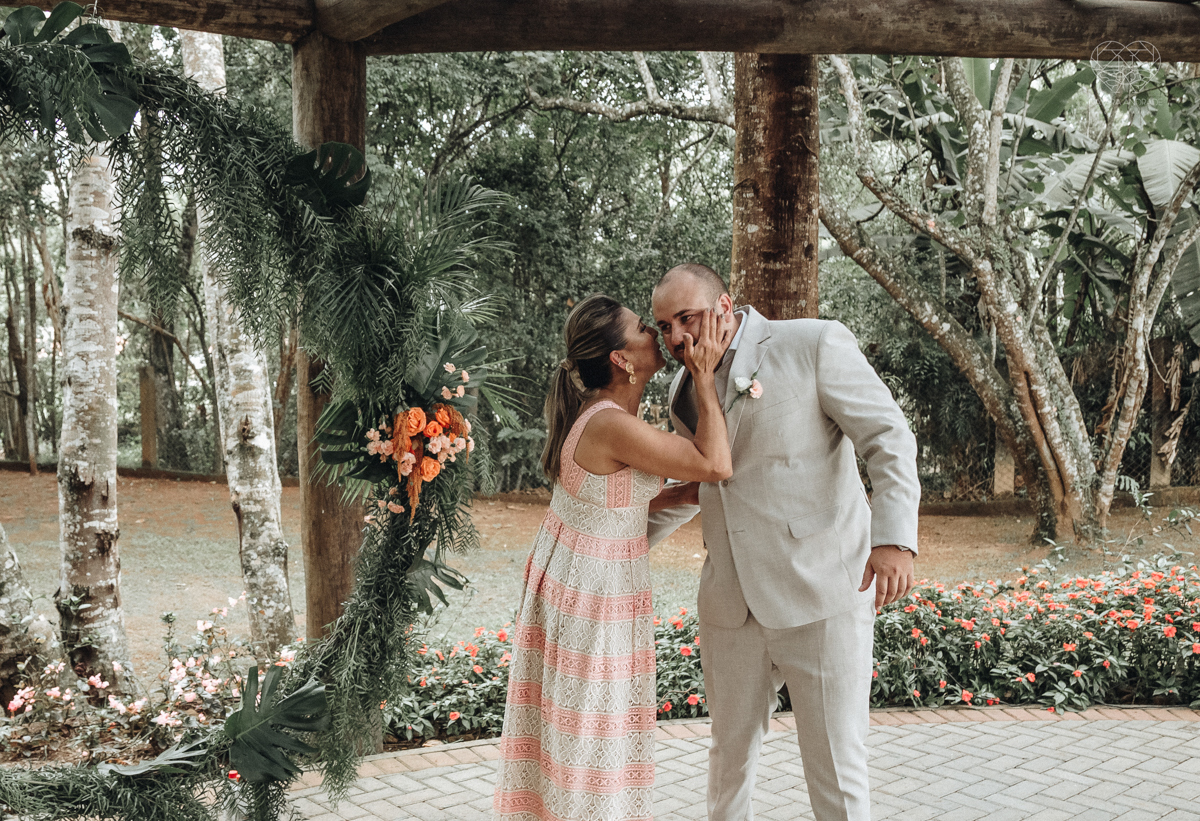 making of de noiva casamento rustico de dia em santa isabel sao paulo fotografado por nayara andrade fotografia fotografa premiada noiva com vestido liso branco e decoracao rustica noiva com madrinhas em fotos posadas para o dia do casamento 