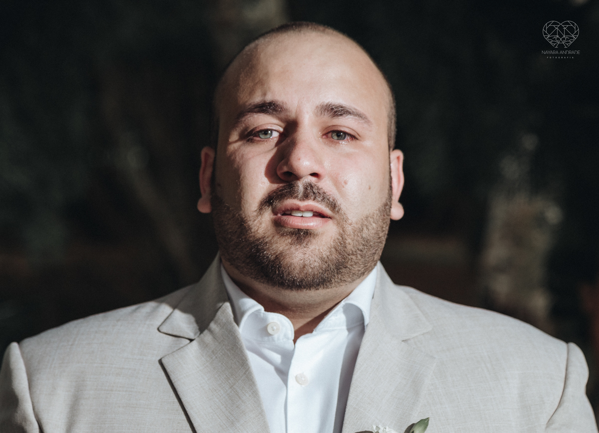 noivo chorando na cerminonia an entrada da noiva making of de noiva casamento rustico de dia em santa isabel sao paulo fotografado por nayara andrade fotografia fotografa premiada noiva com vestido liso branco e decoracao rustica noiva com madrinhas em fo