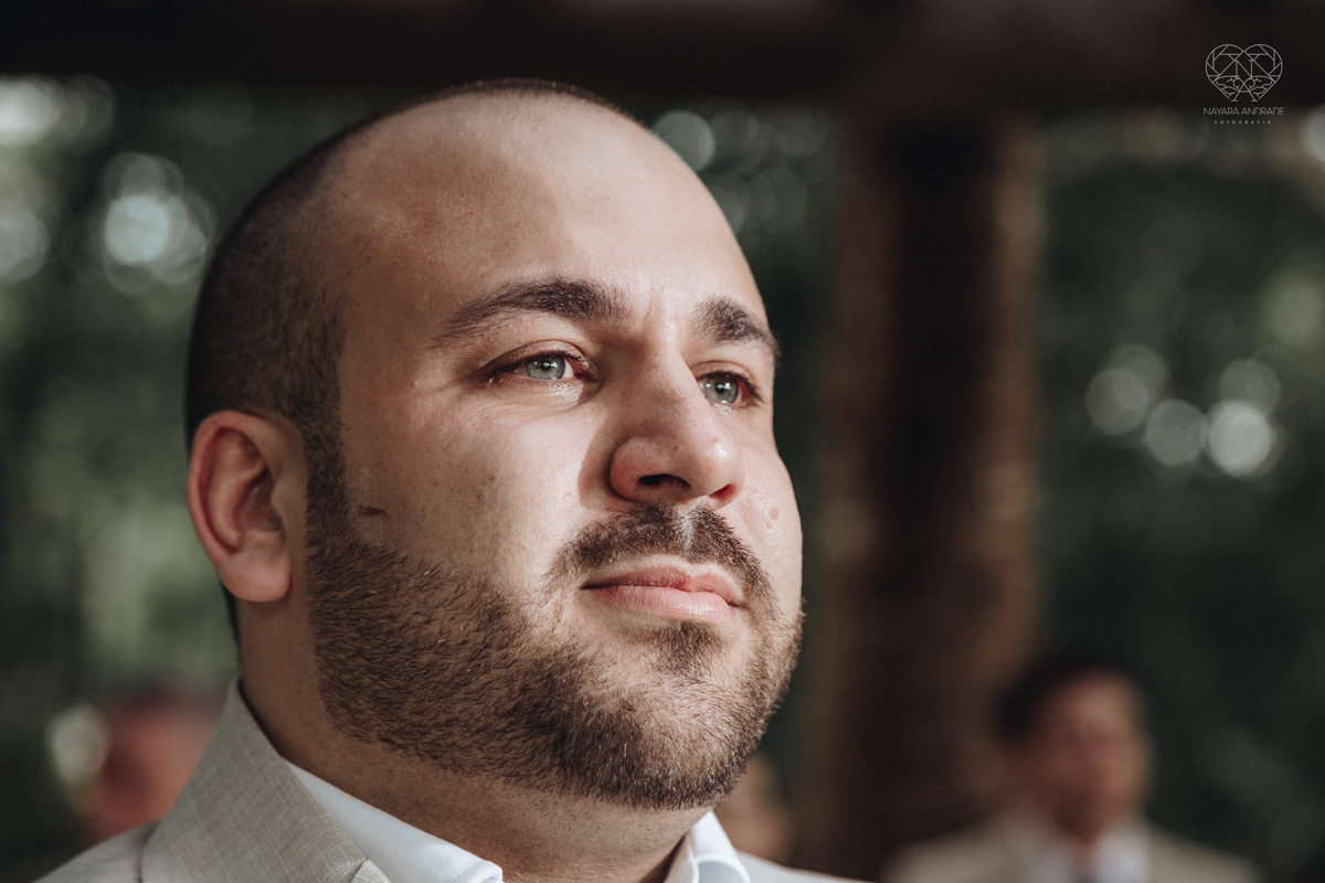 noivo chorando na cerminonia an entrada da noiva making of de noiva casamento rustico de dia em santa isabel sao paulo fotografado por nayara andrade fotografia fotografa premiada noiva com vestido liso branco e decoracao rustica noiva com madrinhas em fo