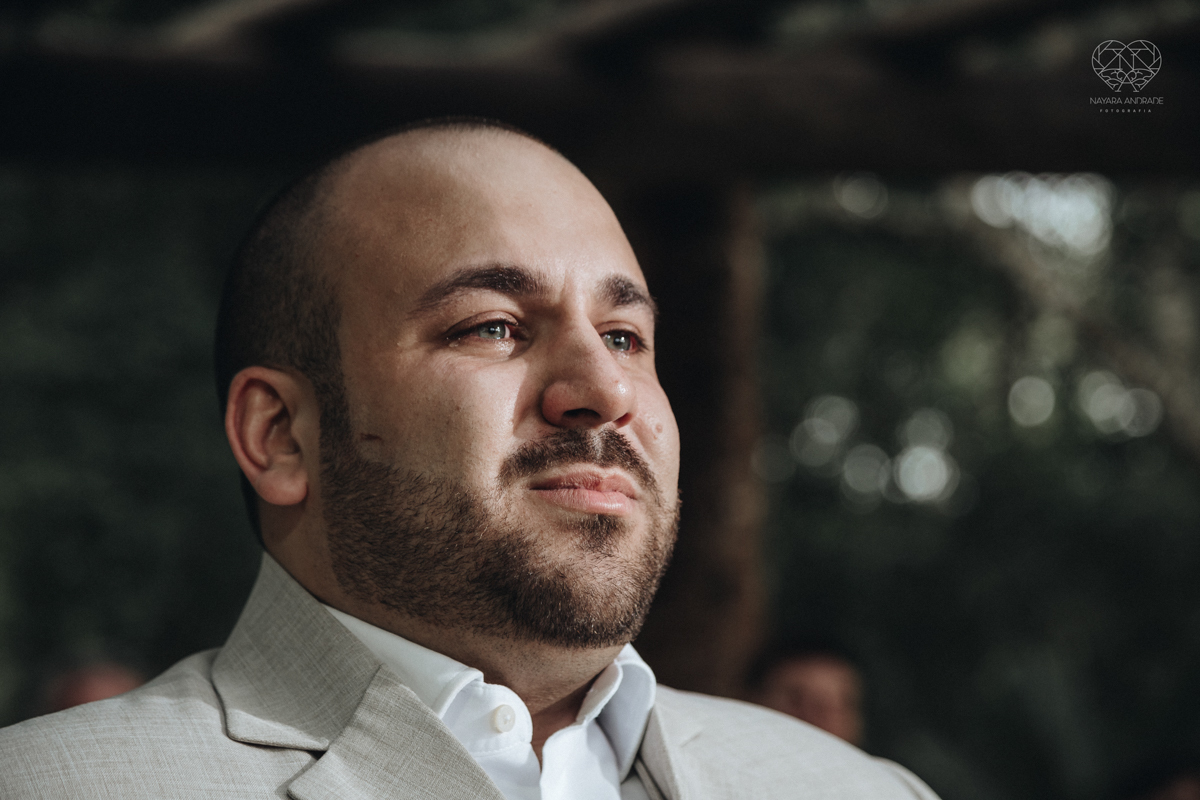 noivo chorando na cerminonia an entrada da noiva making of de noiva casamento rustico de dia em santa isabel sao paulo fotografado por nayara andrade fotografia fotografa premiada noiva com vestido liso branco e decoracao rustica noiva com madrinhas em fo