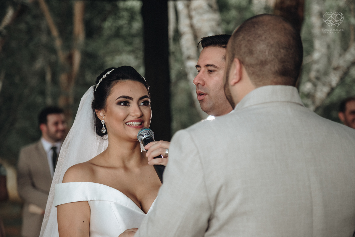 making of de noiva casamento rustico de dia em santa isabel sao paulo fotografado por nayara andrade fotografia fotografa premiada noiva com vestido liso branco e decoracao rustica