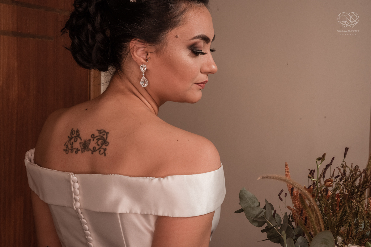 making of de noiva casamento rustico de dia em santa isabel sao paulo fotografado por nayara andrade fotografia fotografa premiada noiva com vestido liso branco e decoracao rustica noiva com madrinhas em fotos posadas para o dia do casamento 