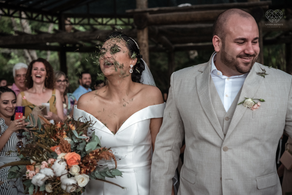 making of de noiva casamento rustico de dia em santa isabel sao paulo fotografado por nayara andrade fotografia fotografa premiada noiva com vestido liso branco e decoracao rustica
