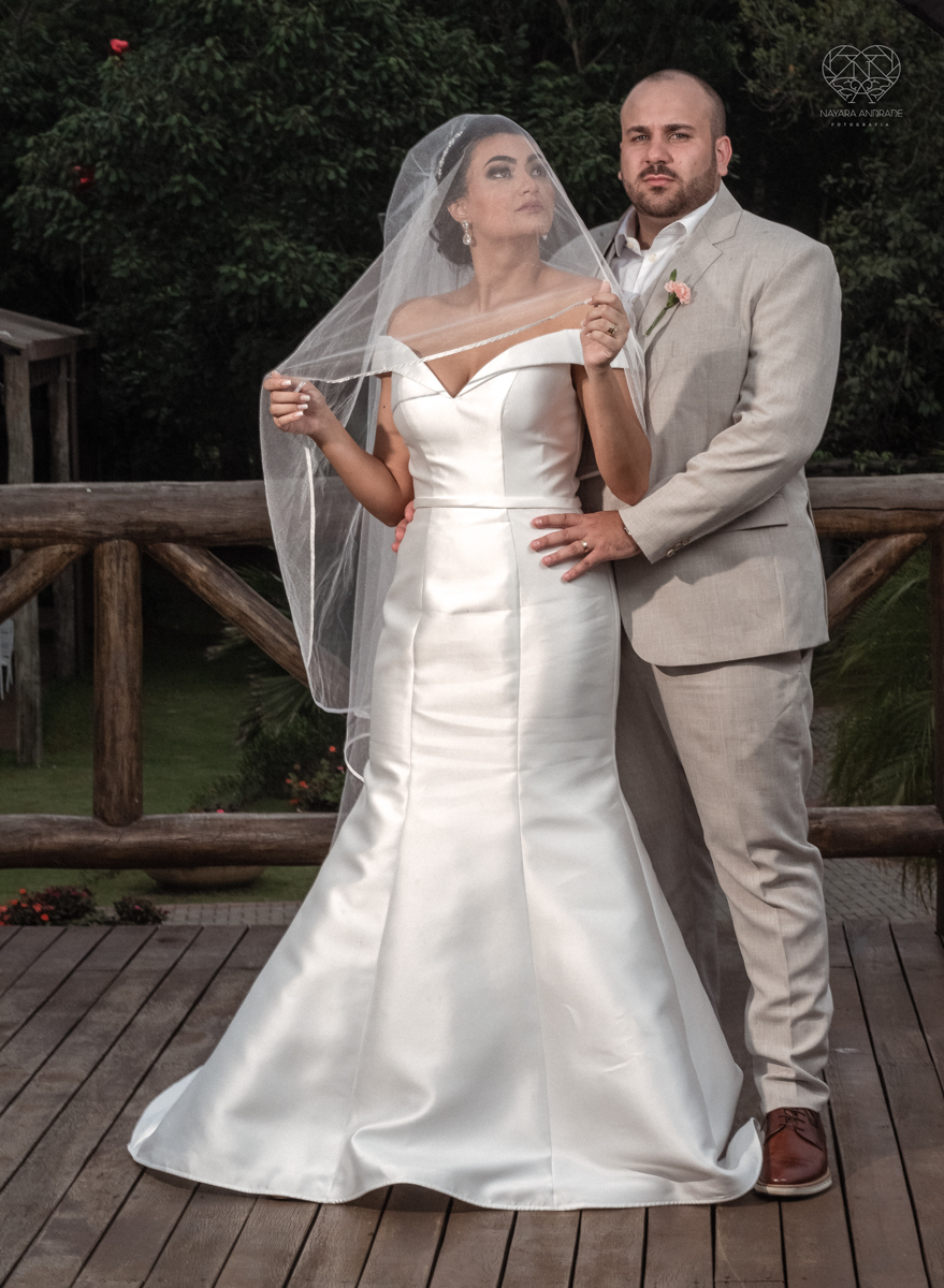 Fotos protocolares de noiva com madrinhas e padrinhos super divertidas e espontaneas ao ar livre making of de noiva casamento rustico de dia em santa isabel sao paulo fotografado por nayara andrade fotografia fotografa premiada noiva com vestido liso bran