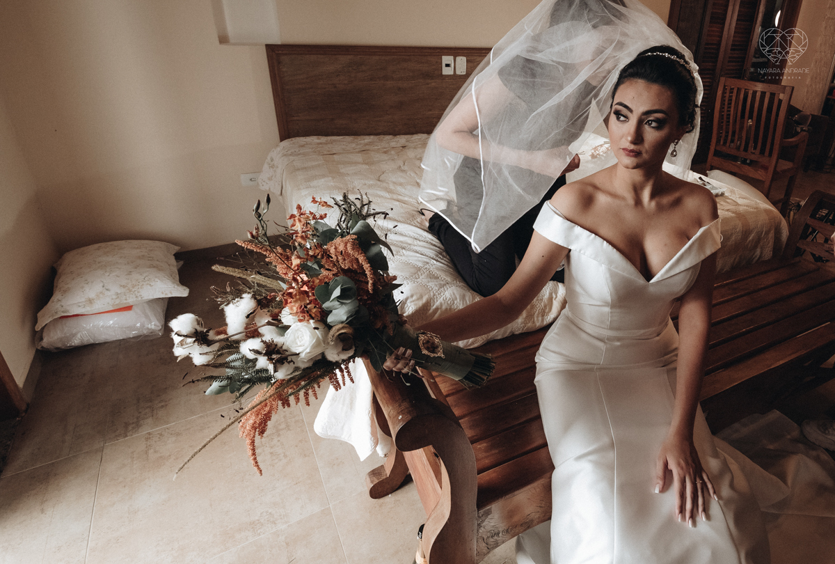 making of de noiva casamento rustico de dia em santa isabel sao paulo fotografado por nayara andrade fotografia fotografa premiada noiva com vestido liso branco e decoracao rustica noiva com madrinhas em fotos posadas para o dia do casamento 