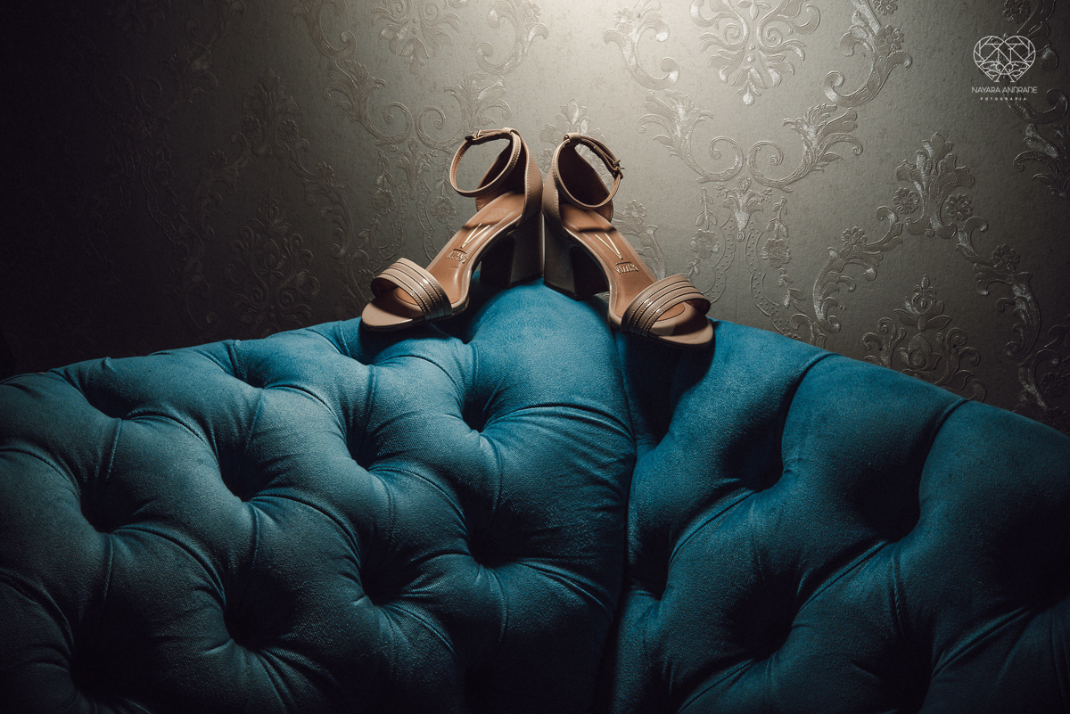 noiva linda e classica casamento de dia em um casamento ao ar livre making of de cabelo e maquiagem