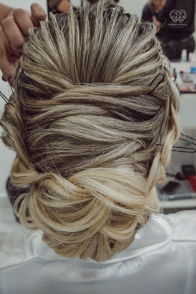 noiva linda e classica casamento de dia em um casamento ao ar livre making of de cabelo e maquiagem fotografa nayara andrade fotografa premiada