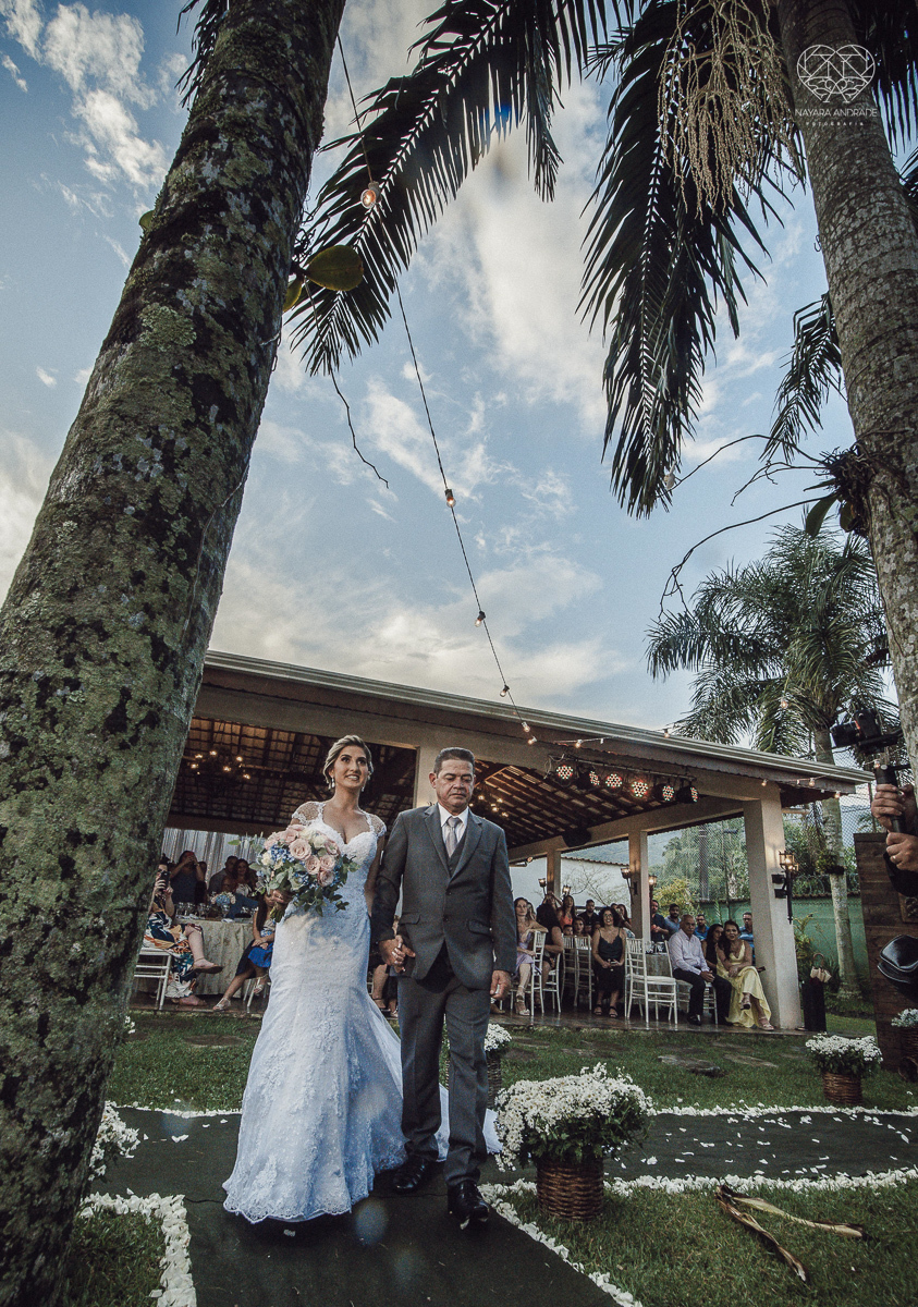 CAsamento rustico de dia madrinhas de azul e casal classico casamento no jardim das orquideas e fotografa nayara andrade premiada mundialmente  e fotos artisticas