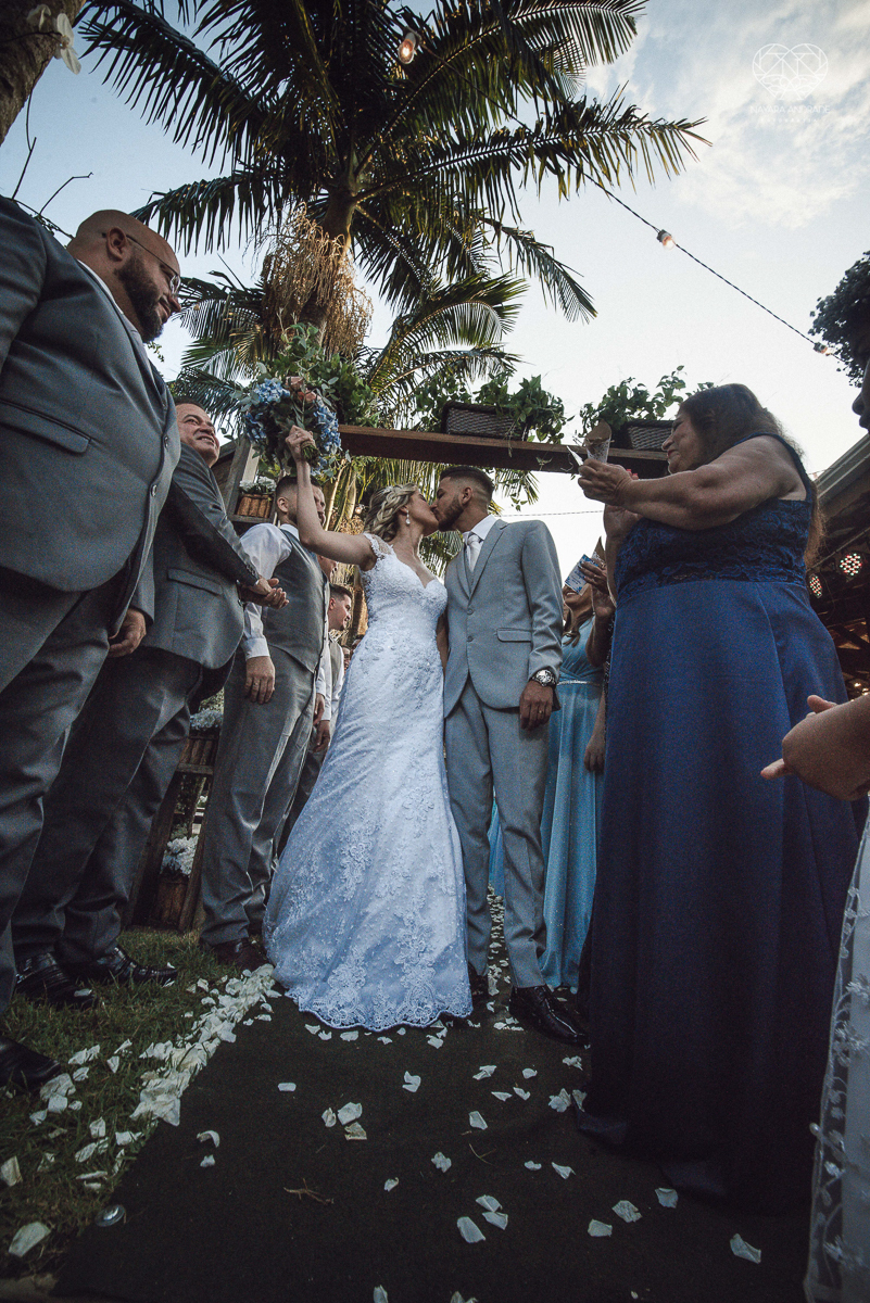 CAsamento rustico de dia madrinhas de azul e casal classico casamento no jardim das orquideas e fotografa nayara andrade premiada mundialmente  e fotos artisticas