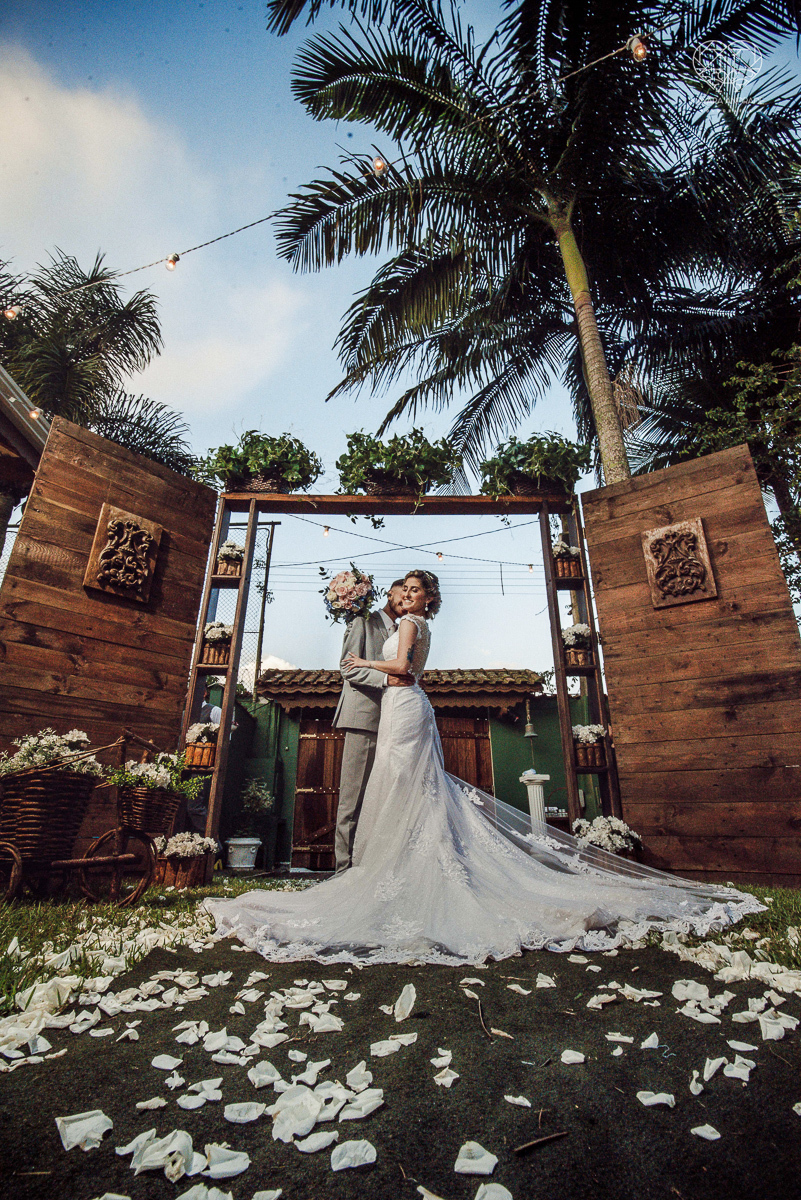 CAsamento rustico de dia madrinhas de azul e casal classico casamento no jardim das orquideas e fotografa nayara andrade premiada mundialmente  e fotos artisticas