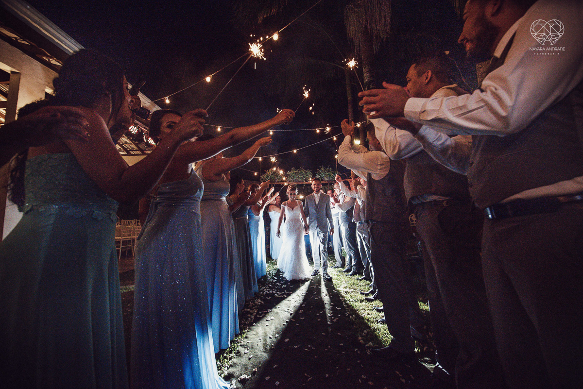 CAsamento rustico de dia madrinhas de azul e casal classico casamento no jardim das orquideas e fotografa nayara andrade premiada mundialmente  e fotos artisticas