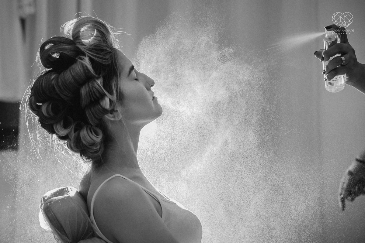 noiva linda e classica casamento de dia em um casamento ao ar livre making of de cabelo e maquiagem