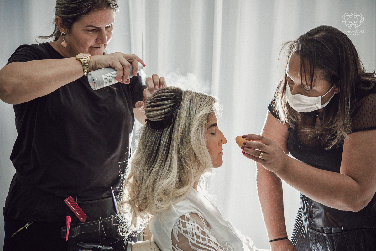 noiva linda e classica casamento de dia em um casamento ao ar livre making of de cabelo e maquiagem fotografa nayara andrade fotografa premiada