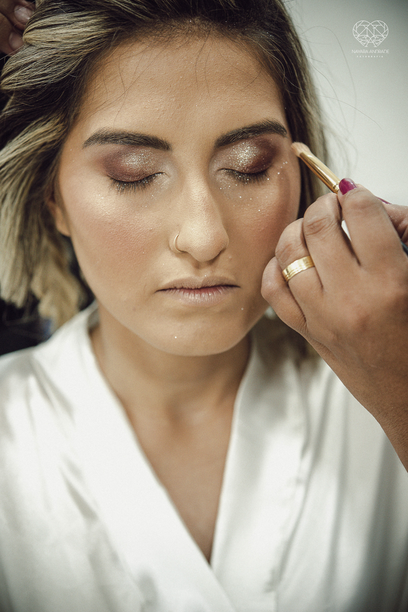 noiva linda e classica casamento de dia em um casamento ao ar livre making of de cabelo e maquiagem fotografa nayara andrade fotografa premiada